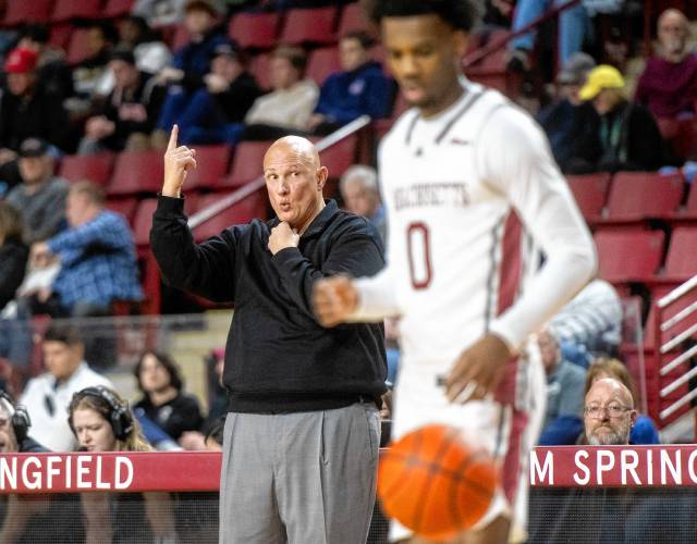 UMass head coach Frank Martin calls a play against Davidson at the Mullins Center earlier this season.