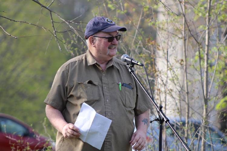 Franklin County Continuing the Political Revolution member and former United Electrical Workers of America (UEW) organizer David Cohen speaks to a crowd of hundreds during the Turners Falls “International Labor Day Bread and Roses Parade and Rally” on Thursday.