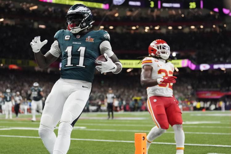 Philadelphia Eagles wide receiver A.J. Brown (11) scores a touchdown as Kansas City Chiefs linebacker Nick Bolton (32) defends during the first half of the NFL Super Bowl 59 football game, Sunday, Feb. 9, 2025, in New Orleans. (AP Photo/Brynn Anderson)