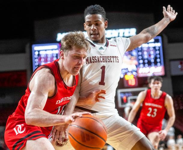 UMass forward Daniel Hankins-Sanford (1) defends Davidson guard Zach Laput, left, earlier this season at the Mullins Center. Hankins-Sanford and the Minutemen open the Atlantic 10 Conference tournament Wednesday against La Salle. UMass forward Daniel Hankins-Sanford (1) defends Davidson guard Zach Laput, left, earlier this season at the Mullins Center. Hankins-Sanford and the Minutemen open the Atlantic 10 Conference tournament Wednesday against La Salle.