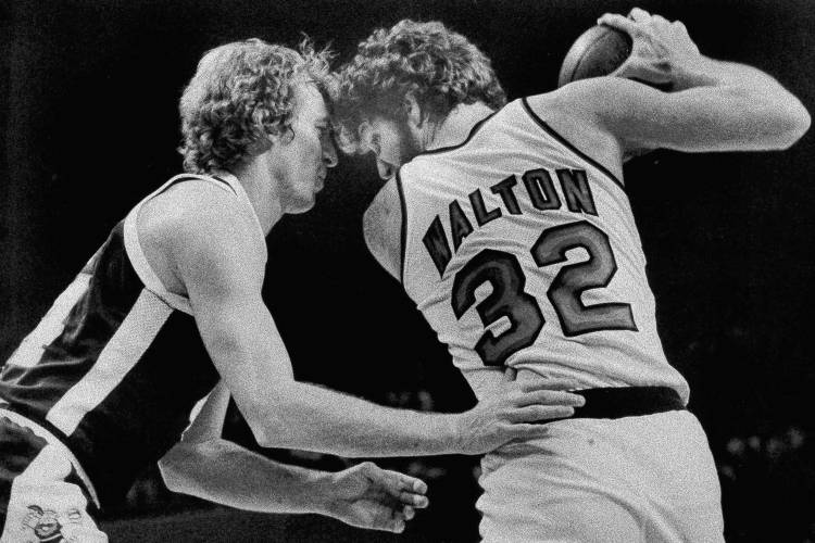 Denver Nuggets’ Dan Issel, left, guards Portland Trail Blazers’ Bill Walton as Walton moves towards the basket during their game in Portland, Ore., Feb. 12, 1978.
