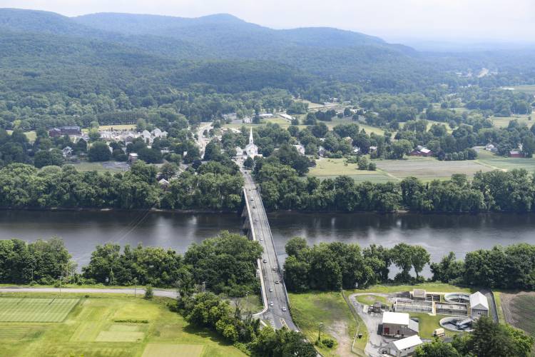 The Sunderland Bridge over the Connecticut River between Deerfield and Sunderland. The Sunderland Bridge over the Connecticut River between Deerfield and Sunderland.