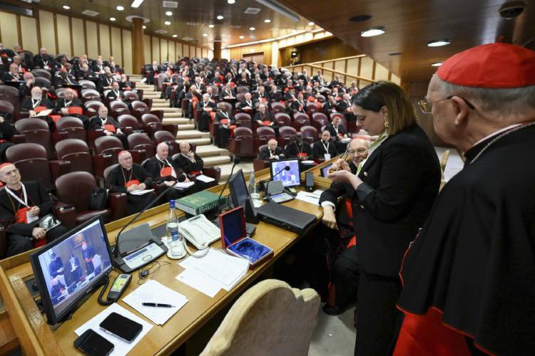 A Vatican employee annulls the papal seal on the pope's seal, at the Vatican, Tuesday, May 6, 2025. (Vatican Media via AP)