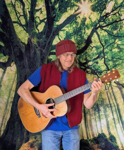 Oen Kennedy is an award-winning songwriter who also uses his music to inform and inspire listeners, as his goal is to share his love of the natural world. Kennedy will join forces with Fiery Hope when the group hosts the concert “Singing Our Way Through” at the All Souls Church in Greenfield on Saturday, April 26, at 7 p.m.