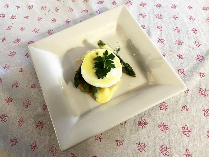 About 15 years ago, I invented my own version of Eggs Benedict. In the place of the ham/bacon, I used one of my favorite foods at this time of year (or at any time of year): asparagus. I call it Eggs Beatrice.