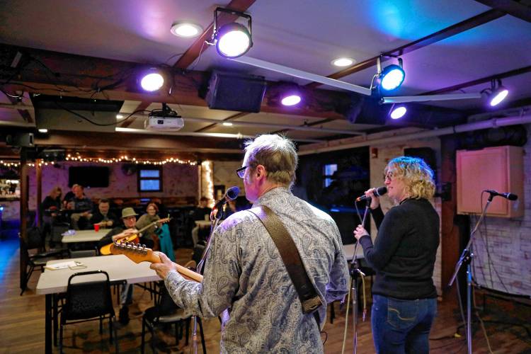 Shawn Gundersen, left, and Kaci Ruh perform during a weekly open mic night at JJ’s Tavern in Florence.