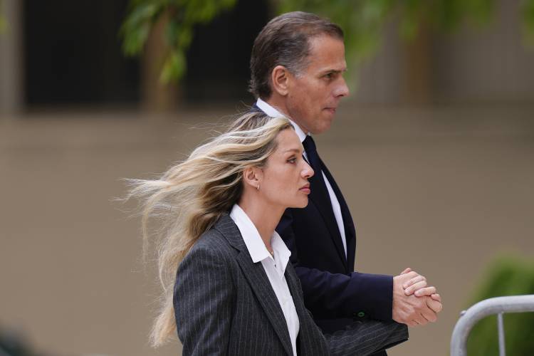 Hunter Biden arrives to federal court with his wife, Melissa Cohen Biden, Tuesday, June 11, 2024, in Wilmington, Del. (AP Photo/Matt Rourke)