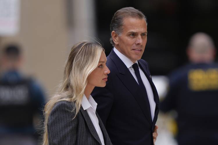 Hunter Biden arrives to federal court with his wife, Melissa Cohen Biden, Tuesday, June 11, 2024, in Wilmington, Del. (AP Photo/Matt Rourke)