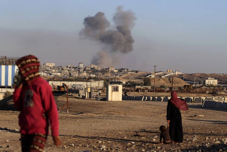 Smoke rises Tuesday following an Israeli airstrike on buildings near the wall between Egypt and Rafah, southern Gaza Strip.