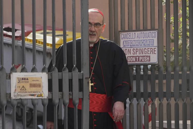 Cardinal Pierbattista Pizzaballa arrives in the New Hall of the Synod at the Vatican, Tuesday, May 6, 2025, the last time before the start of the conclave starting in the afternoon of Wenesday, May 7, when they will elect the successor of Pope Francis. (AP Photo/Gregorio Borgia)