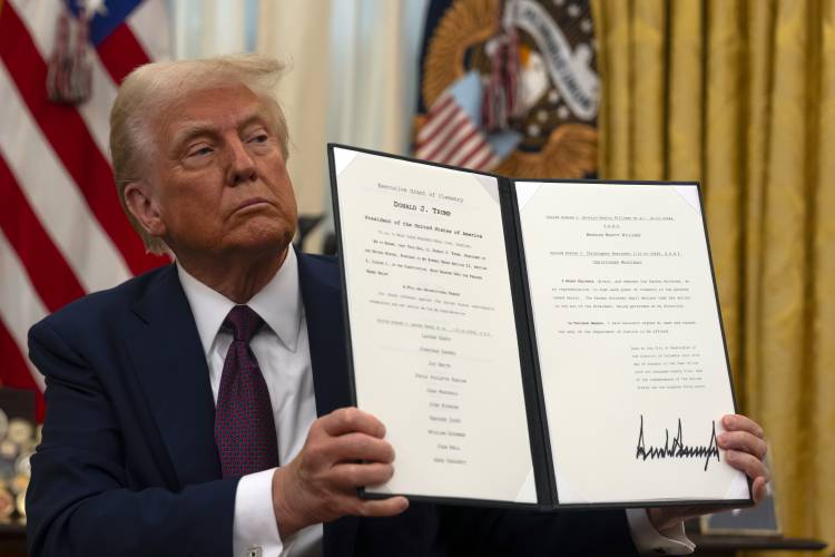 President Donald Trump holds up a signed executive order relating to clemency for anti-abortion protesters as he signs executive orders in the Oval Office of the White House, Thursday, Jan. 23, 2025, in Washington. President Donald Trump holds up a signed executive order relating to clemency for anti-abortion protesters as he signs executive orders in the Oval Office of the White House, Thursday, Jan. 23, 2025, in Washington.