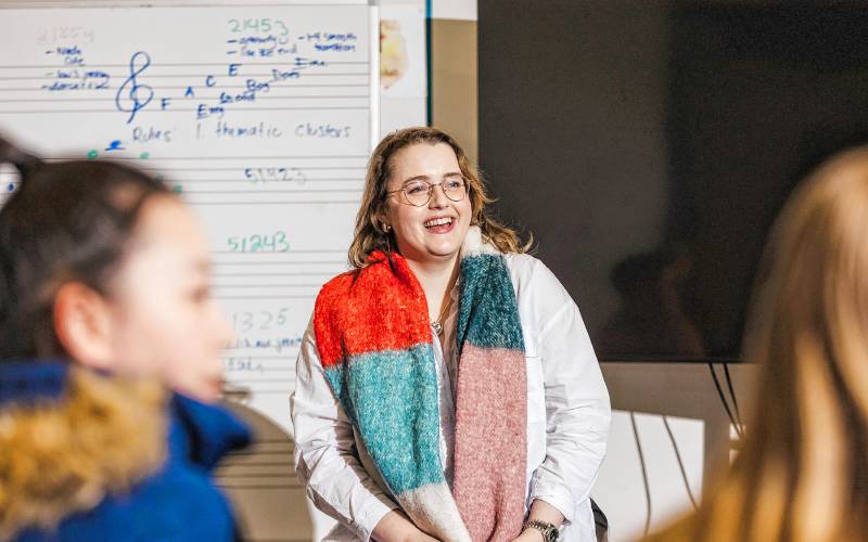 Caitlin Kinnunen meeting with the cast and crew of Stoneleigh-Burnham School's production of 
