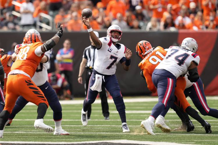 Patriots quarterback Jacoby Brissett (7) throws a pass during the second half against the Bengals, Sunday in Cincinnati.