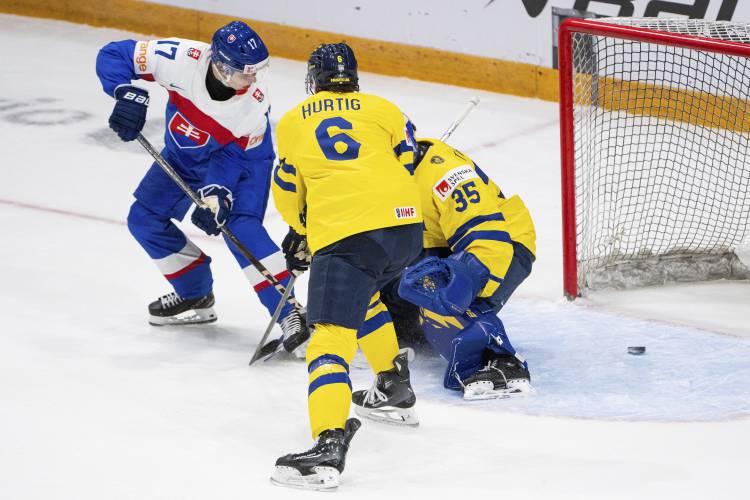 Slovakia's Daniel Jencko (17), who plays for UMass, scores on Sweden goaltender Melker Thelin (35) as teammate Axel Hurtig (6) works on defense during IIHF World Junior Hockey Championship preliminary round action in Ottawa last week. Slovakia's Daniel Jencko (17), who plays for UMass, scores on Sweden goaltender Melker Thelin (35) as teammate Axel Hurtig (6) works on defense during IIHF World Junior Hockey Championship preliminary round action in Ottawa last week.