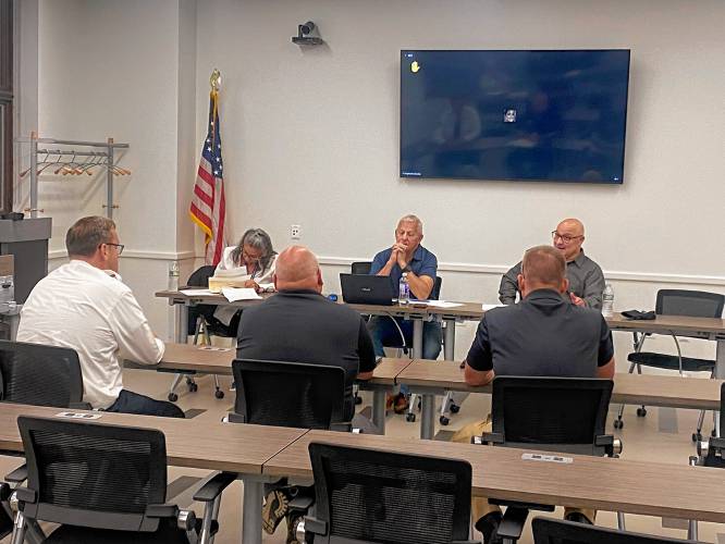 Members of the Greenfield Public Safety Commission discuss expansion of the city’s reverse 911 system after a foot pursuit earlier this month. Members of the Greenfield Public Safety Commission discuss expansion of the city’s reverse 911 system after a foot pursuit earlier this month.