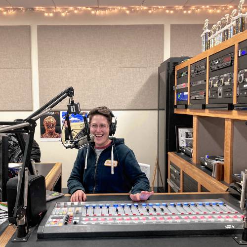 DJ Bucky Downtown (whose real name is Becca Neubardt) hosts “Queer Yenta Radio Hour,” a matchmaking radio show for LGBTQ people broadcast from WMUA at UMass Amherst.
