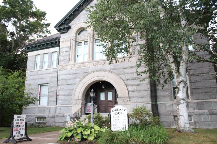 Local naturalist David Brown will give a presentation on animal tracking at Dickinson Memorial Library in Northfield on Thursday, Jan. 16, from 5:30 to 6:30 p.m. Local naturalist David Brown will give a presentation on animal tracking at Dickinson Memorial Library in Northfield on Thursday, Jan. 16, from 5:30 to 6:30 p.m.