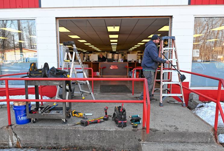 Michael Barnes of Greenfield Glass prepares the nearby Manny’s Appliances storefront in Greenfield for a new entryway on Tuesday. Michael Barnes of Greenfield Glass prepares the nearby Manny’s Appliances storefront in Greenfield for a new entryway on Tuesday.