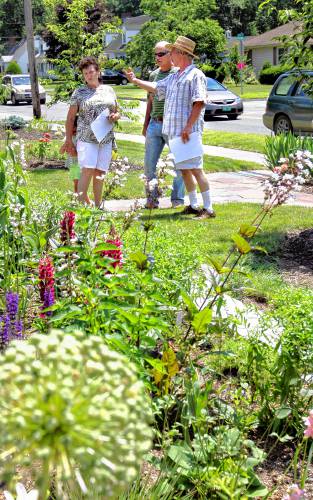 A past Greenfield Garden Club tour. A past Greenfield Garden Club tour.
