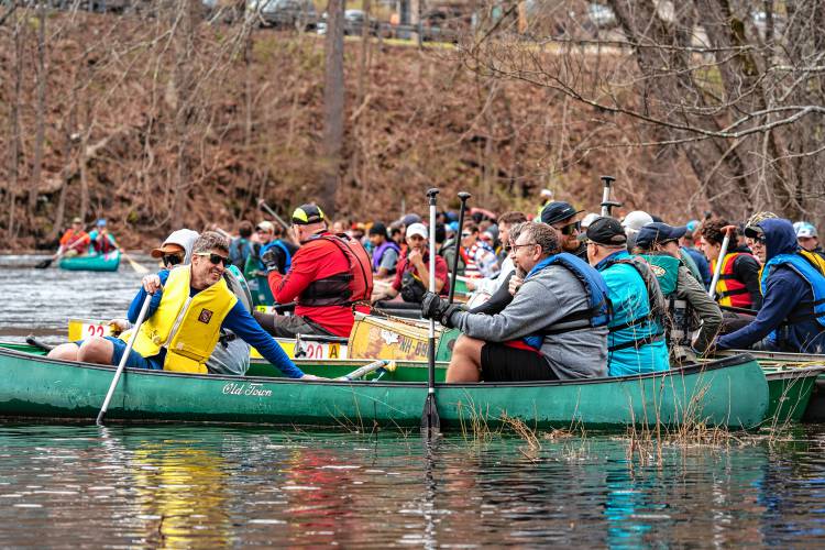 Competitors prepare for the start of the 59th running of the River Rat Race from Athol to Orange on Saturday.