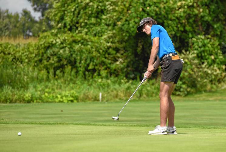 Belchertown’s Michael Murray putts on No. 15 at Ledges Golf Club in South Hadley during the 43rd Massachusetts Amateur Public Links Golf Championship on Wednesday.